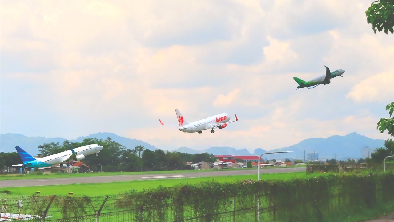 Pesawat Terbang Take Off di Bandara Husein Sastranegara Bandung, Lion Air, Garuda dan Citilink