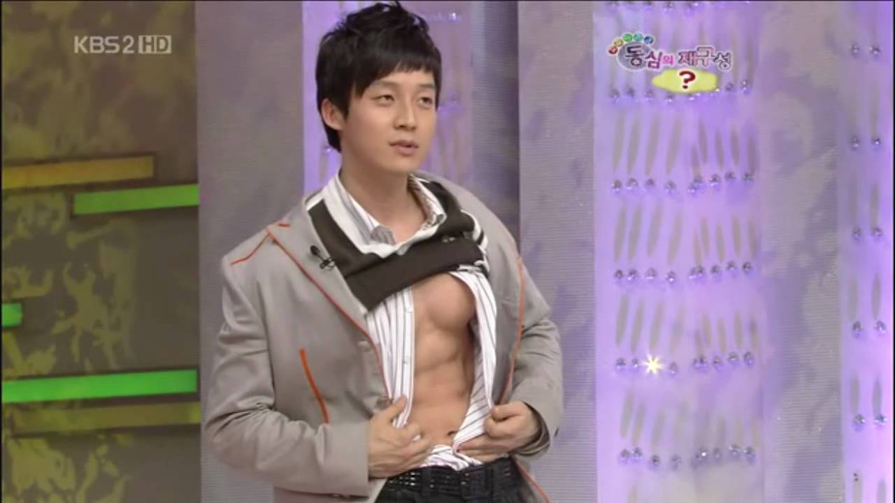 Comedian Heo Kyeong Hwan Shows Off Sexy Abs on Star Golden Bell