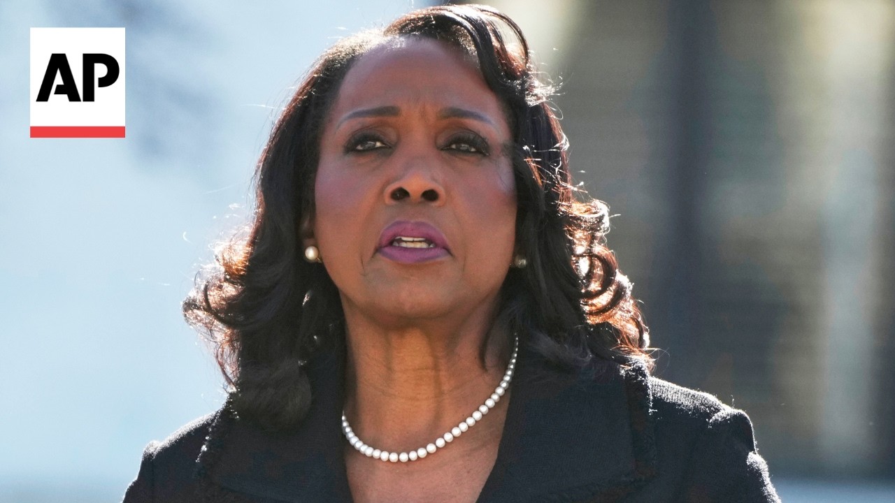 Supreme Court rules that Federal Reserve governor Lisa Cook can remain in her job