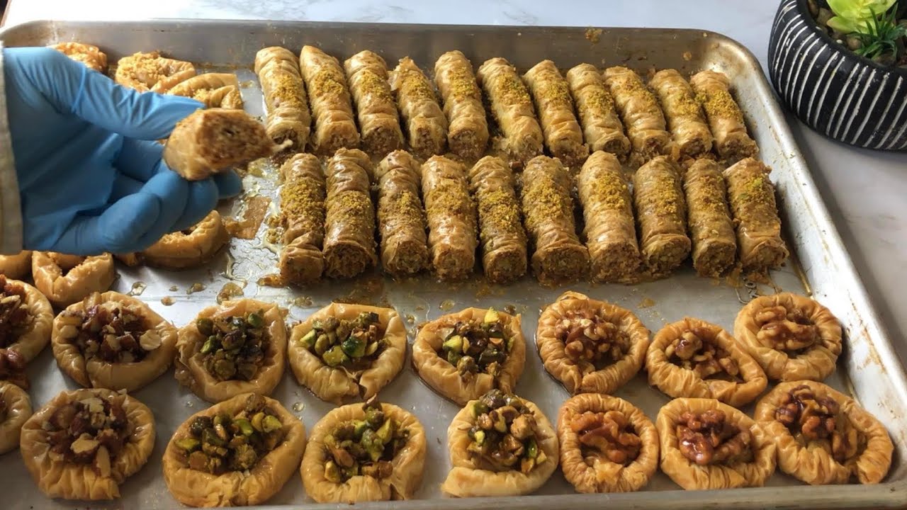 تعلمي عمل البقلاوه (البكلاوه) بعجينة الجلاش الجاهزه 😍بأسهل طريقه 😍👌🏻How to make baklava