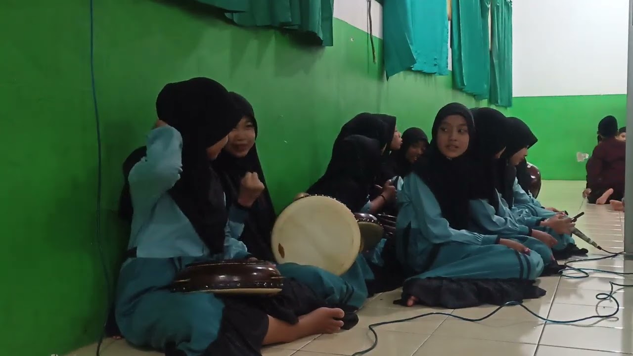 Hadroh Al banjari putri Mi Mambaul Ulum Dagan 2025 pembukaan jamiyah