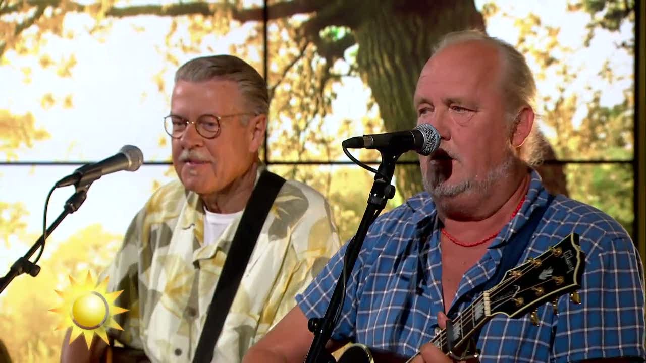 Mikael Wiehe och Plura Jonsson - Sakta lägger båten ut från land - Nyhetsmorgon (TV4)