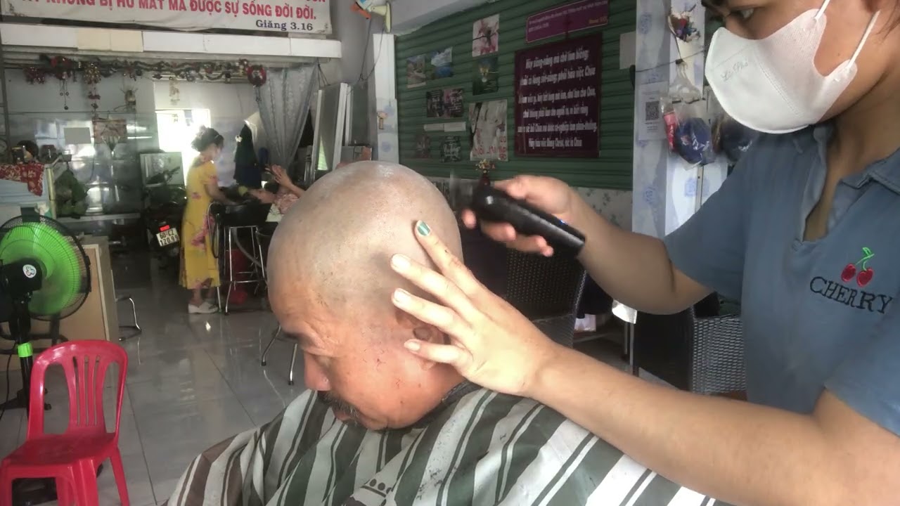 Cạo trọc đầu bằng tông đơ viền
