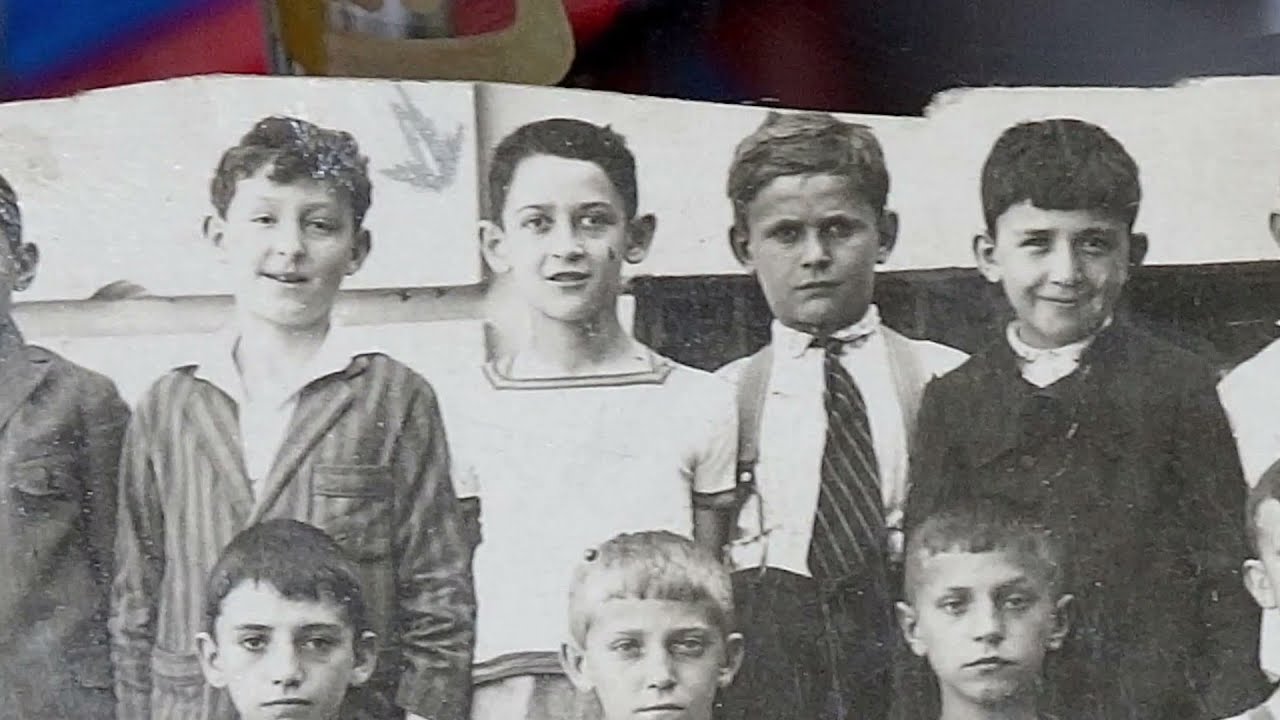 The Mysterious Mr. Slomovic (Misteriozni gospodin Šlomović) - naraciju čita Eliot Guld