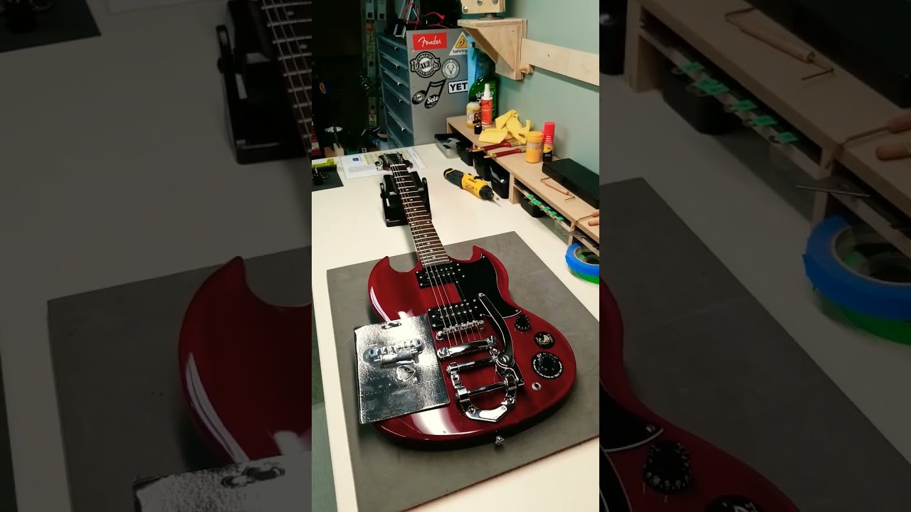 Epiphone SG Special оснащен вибрато Bigsby &mdash; оно должно быть у каждой SG!