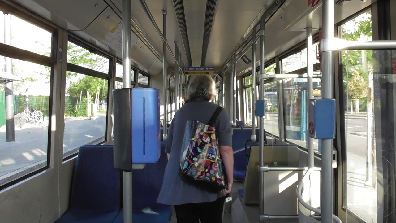 Mitfahrt im R2 2 2105 auf der Linie 19 von Berg am Laim Bahnhof bis Max-Weber-Platz