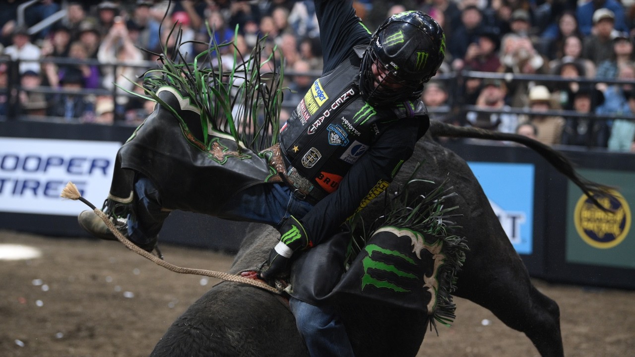 Round 1 Winner: Daylon Swearingen rides Hector for 87.70 Points | PBR UTB Highlight