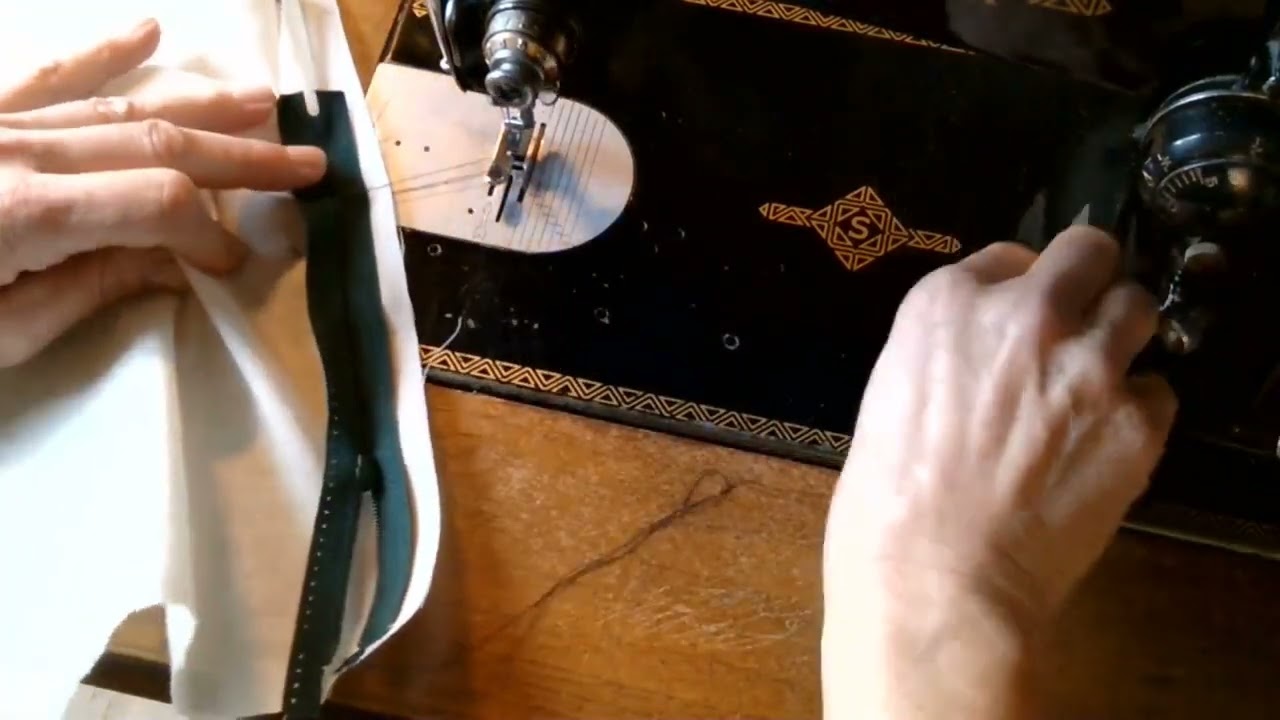 LAPPED ZIPPER