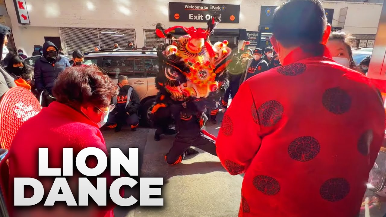 Energetic Lion Dance in NYC Chinatown by Choy Lay Fut