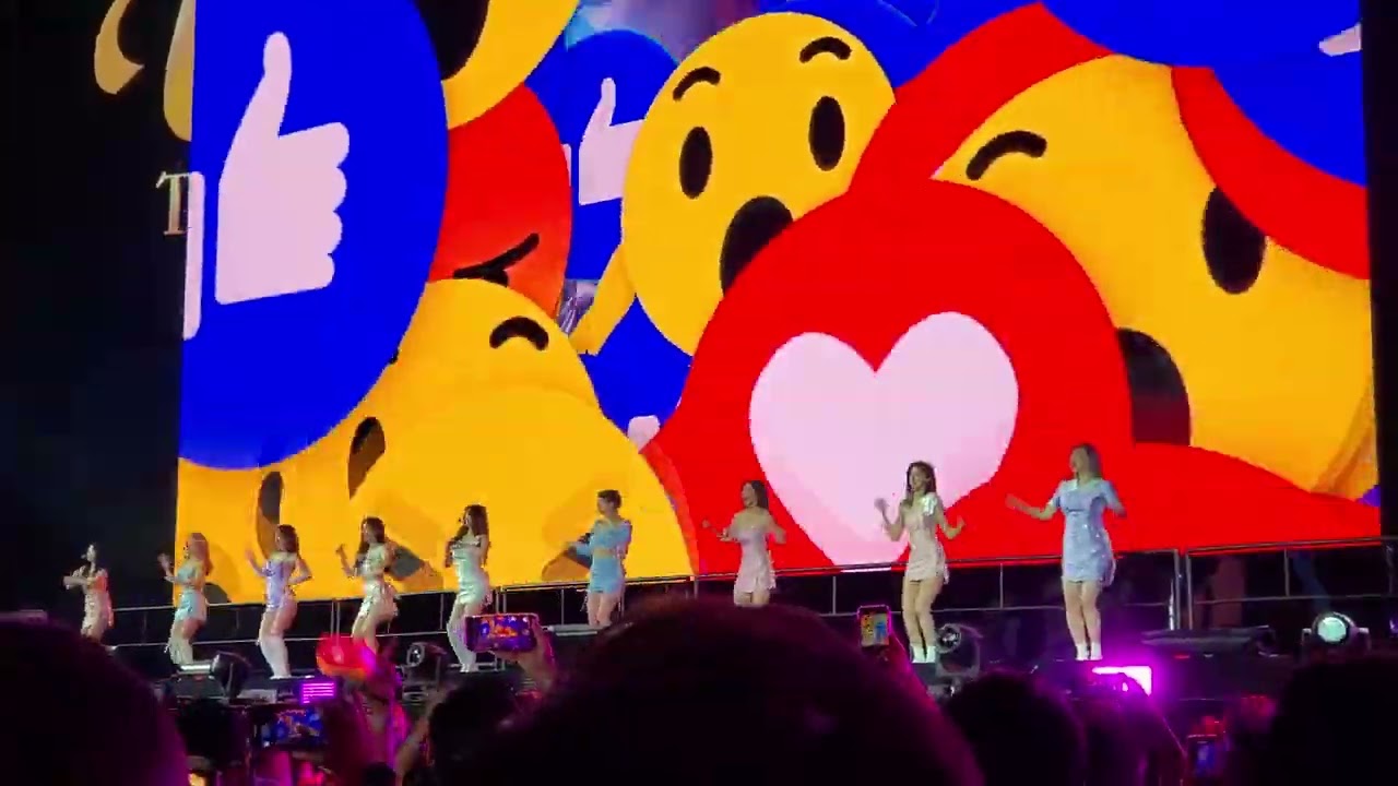 What is Love, Knock Knock, More & More - Twice Encore LA Day 1