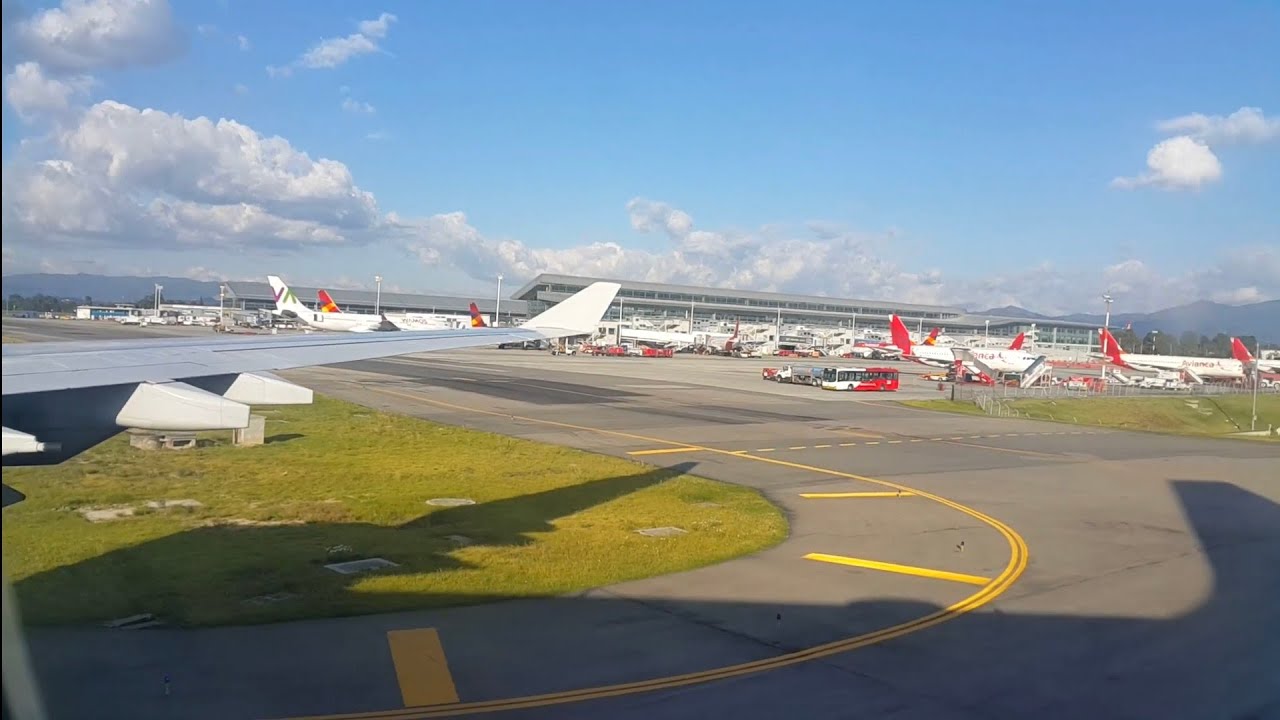 Landing in Bogota Colombia onboard IBERIA A340-600 / Aterrizando en Bogotá