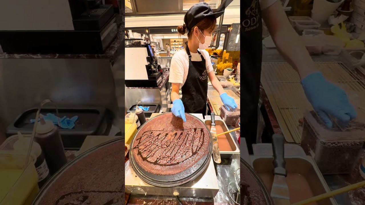 GODIVA Chocolate Crepe Performance – Melting, Spreading, Rolling, and Drizzling Pure Chocolate Art