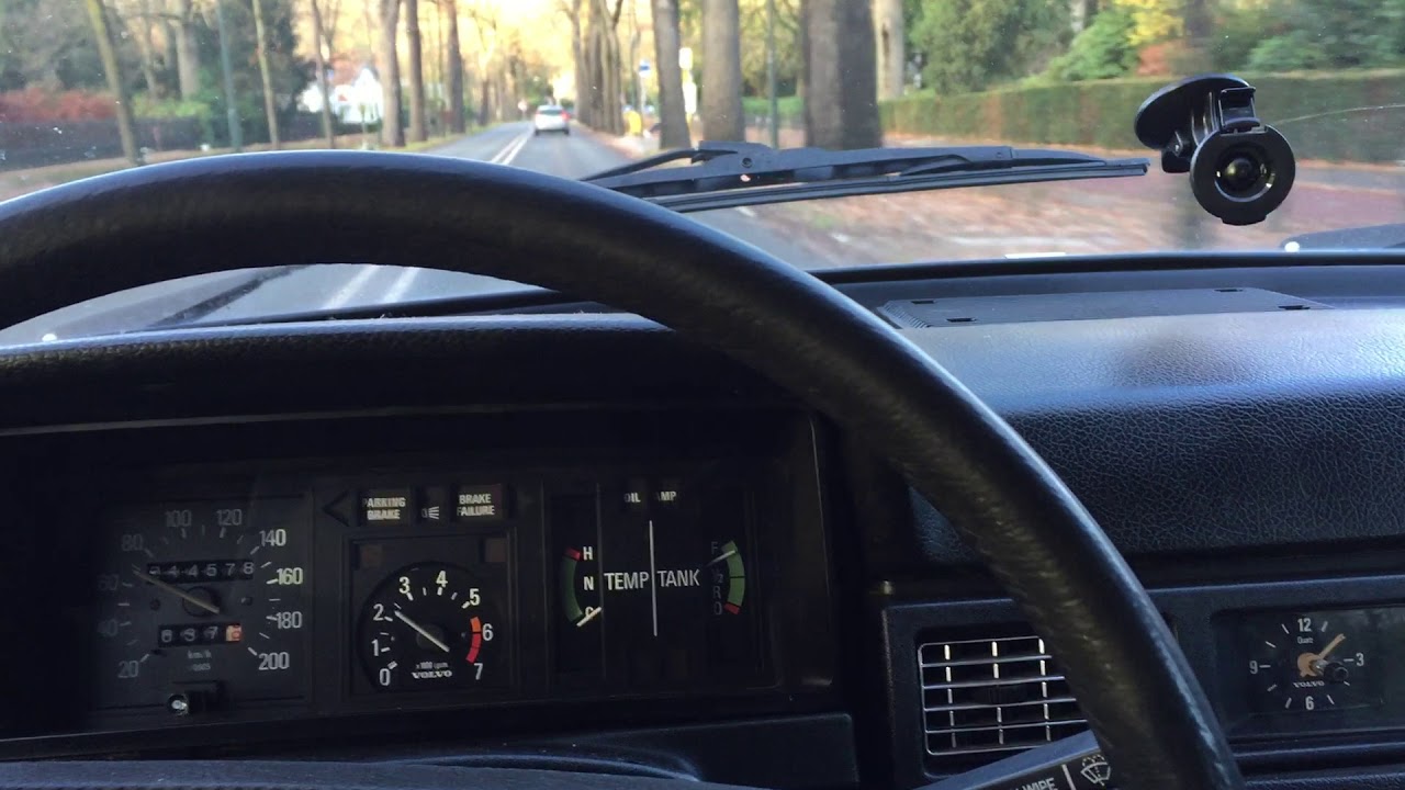Volvo 264 GLE driving