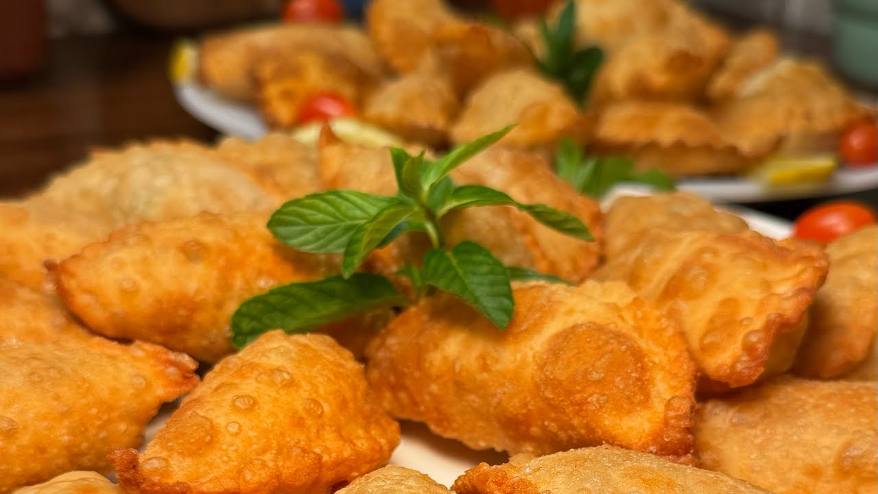 سمبوسة بأنجح عجينة بحشوة الجبن وحشوة الدجاج