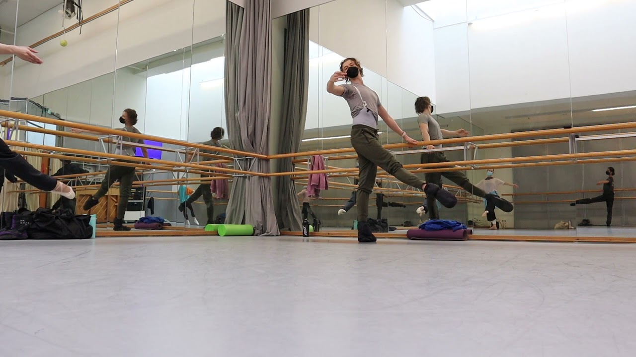 Ballet class 