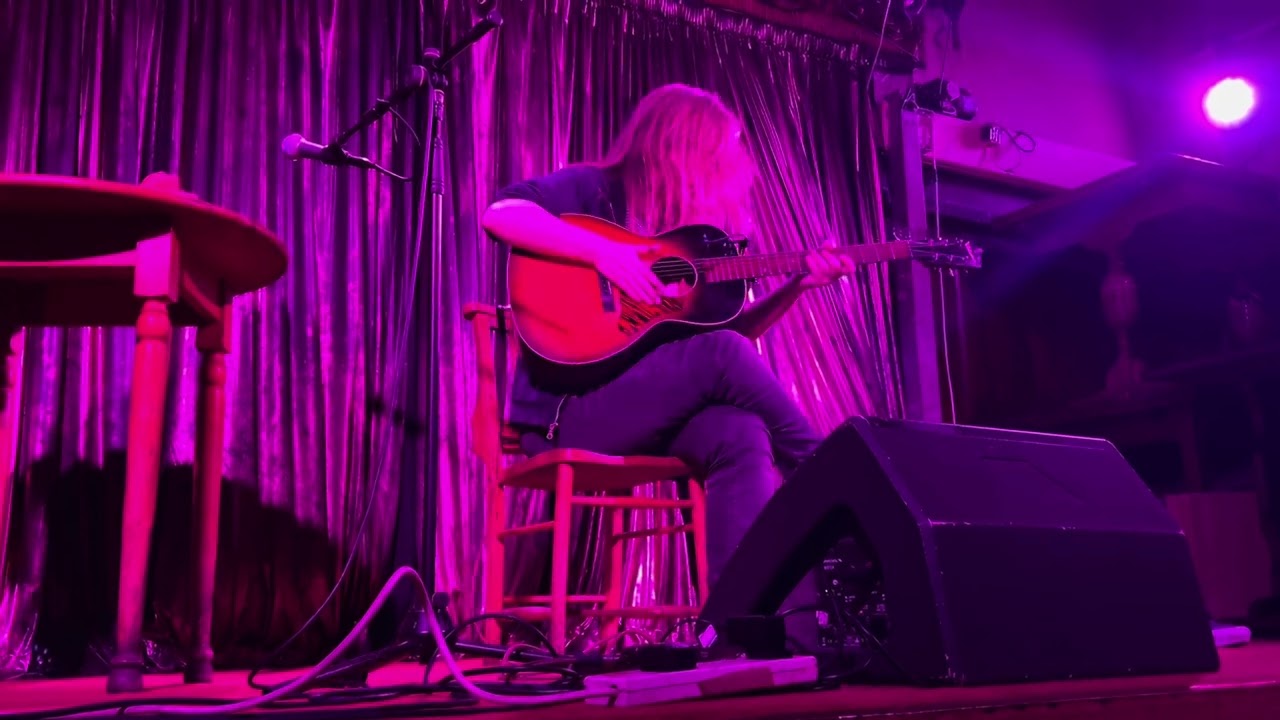 GWENIFER RAYMOND - Bleak Night in a Rabbit's Wood, live at The Ivy House, London