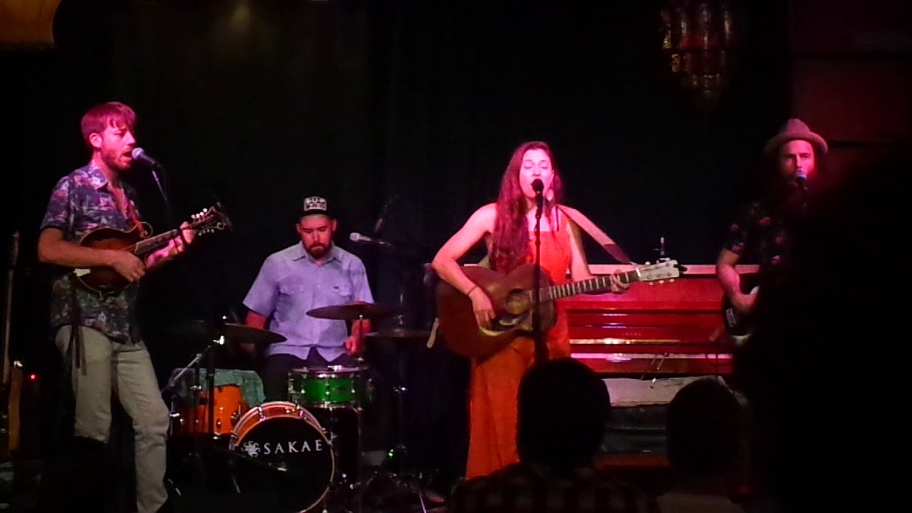 Lindsay Lou @ Smiths Alternative, Canberra, 2019.