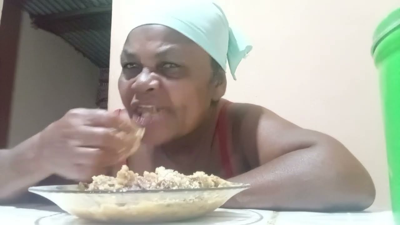 COMENDO JABA GORDUROSA   COZIDA NO FOGAO ALENHA COM FEIJÃO E PIMENTA 