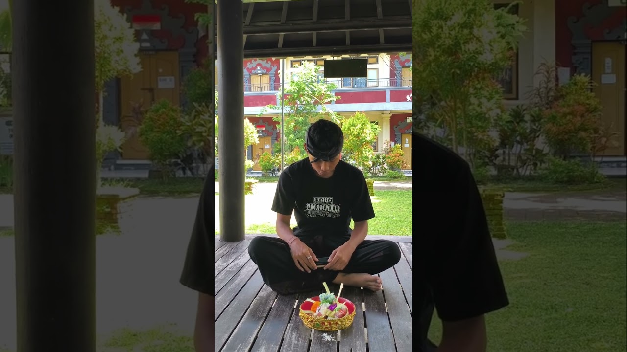 TUGAS:Nembang Sekar Agung Manda Malon Sane kambil ring Arjuna Wiwaha (kadek andika putra.26,XII.J)