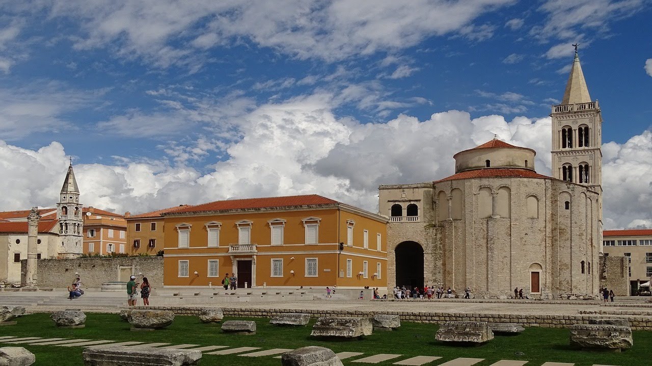 4K Croatia Zadar Gradski Most Kopnena Vrata Prvostolnica sv. Sto&scaron;ija Sea City Street Walk 2