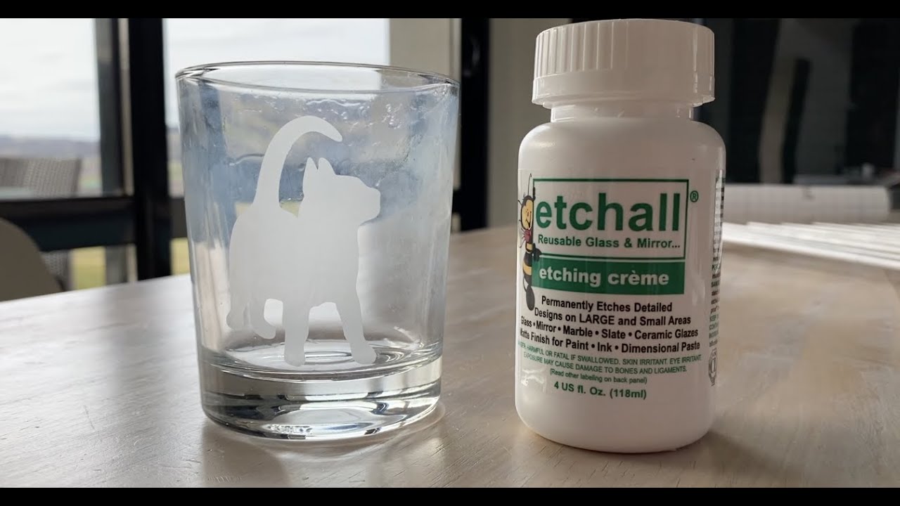 Comment dépolir un verre avec la crème Etchall et un pochoir fait à la cricut