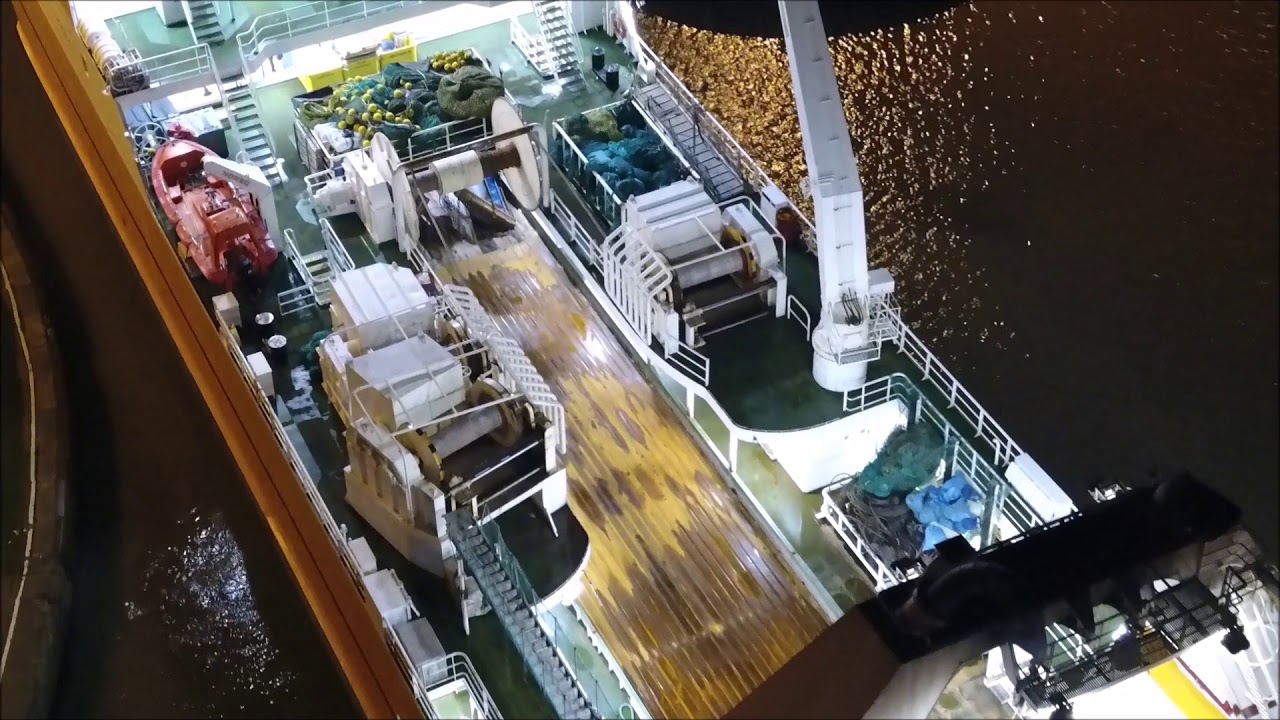 kirkella fishing trawler leaving Hull