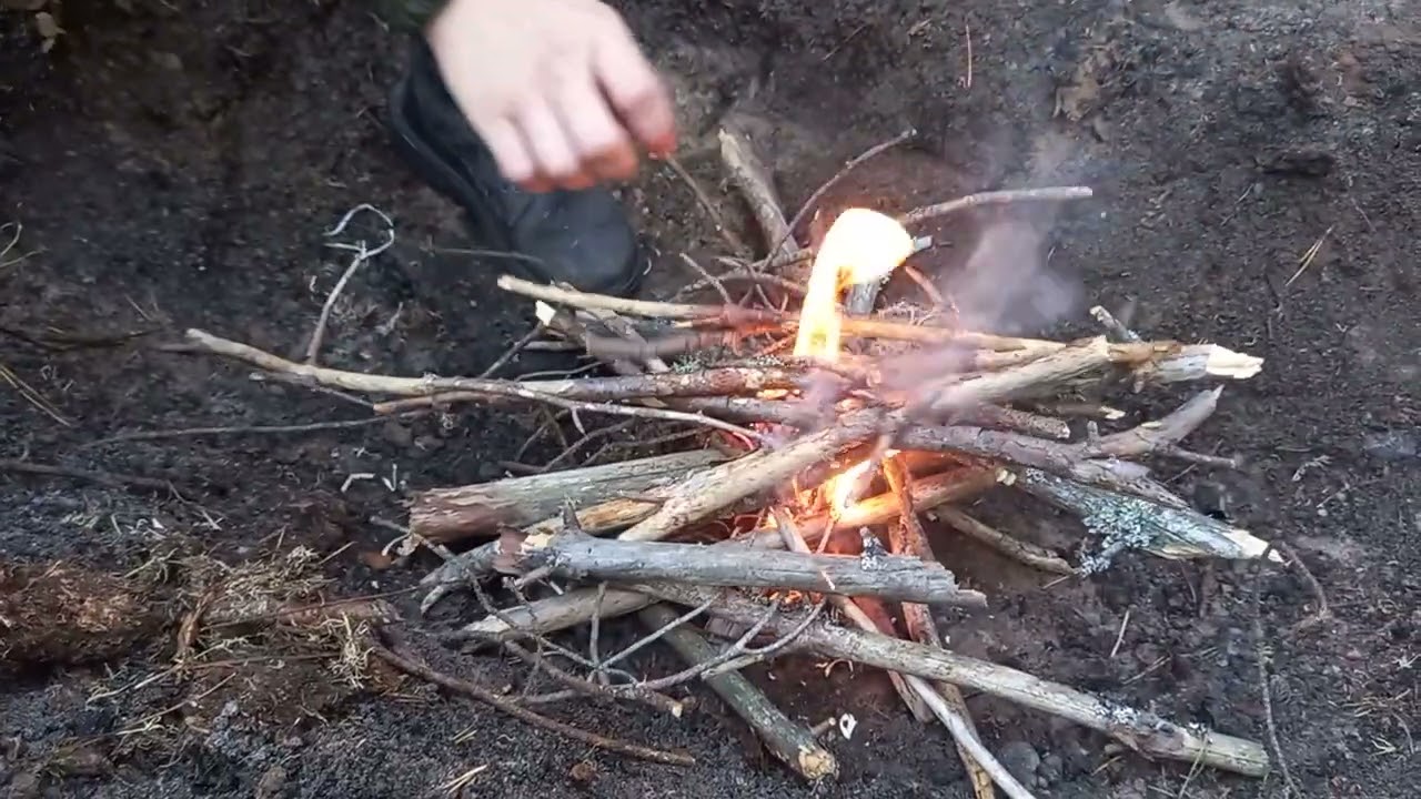 поход две ночи в лесу | сделали стол и кресло | лил дождь