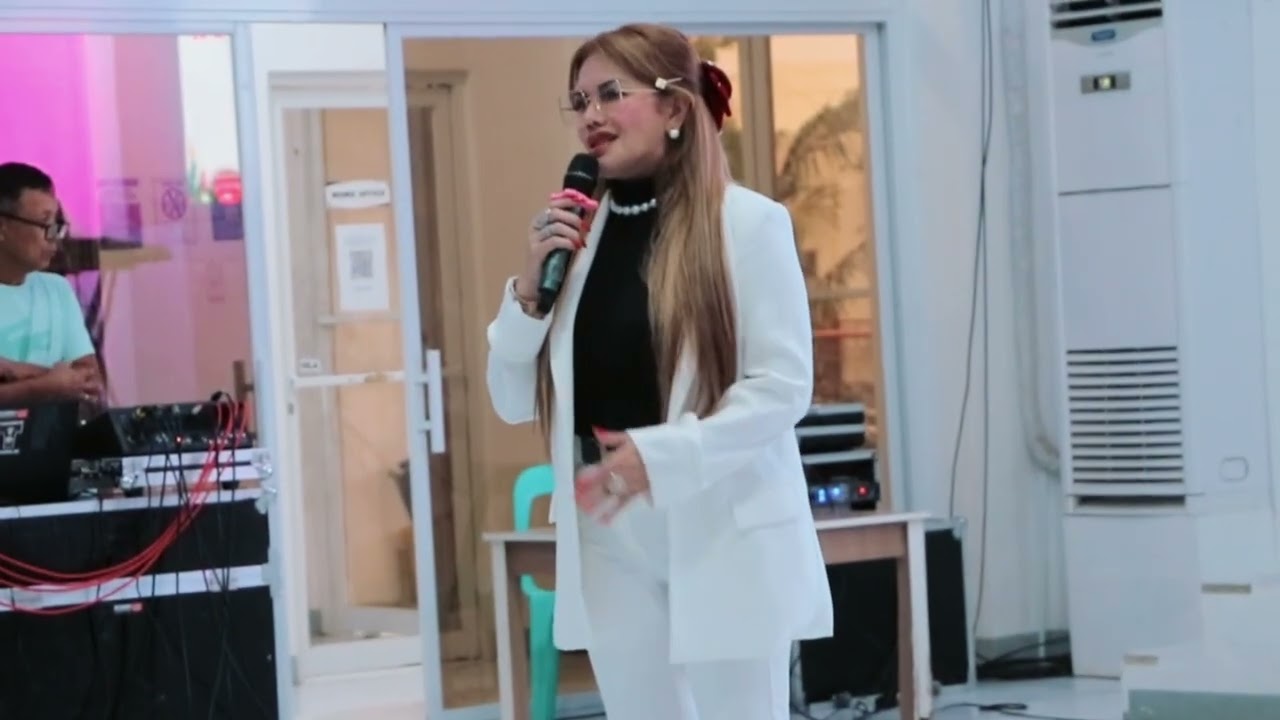 Masayang nakiisa Si Ate Vice sa kakatapos lang na MSWDO/ Day Care Workers and BNS Year End Party