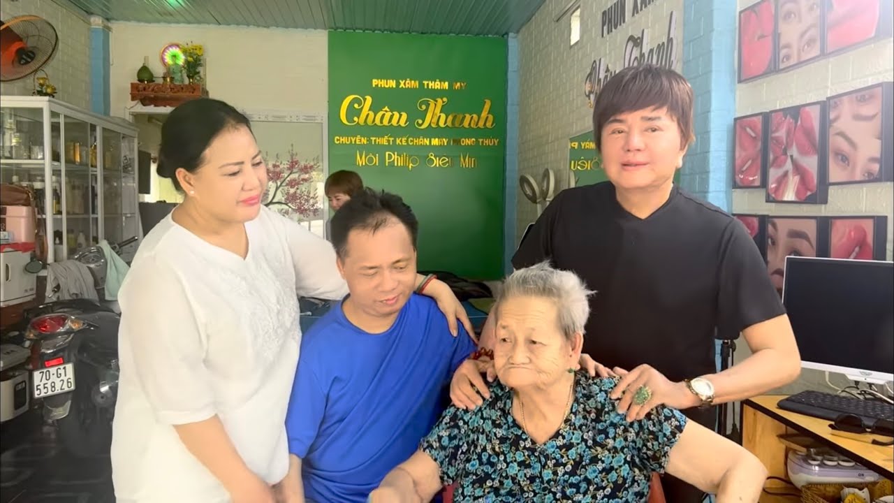 Con về thăm Mẹ trước khi đi Mỹ