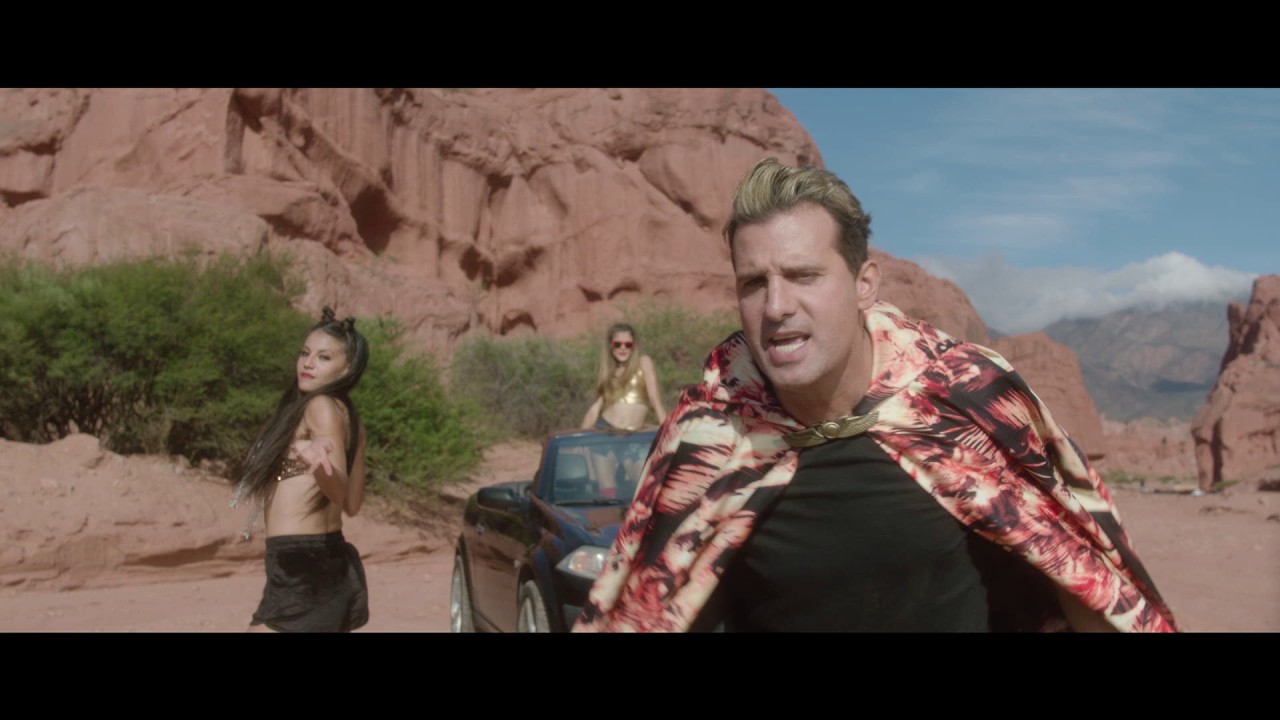 CANTANTES EN GUERRA - Videoclip RICHIE