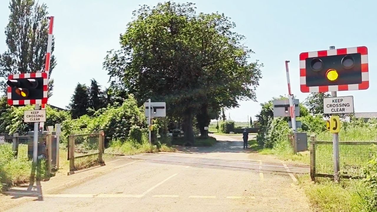 Kirkby La Thorpe Level Crossing, Lincolnshire