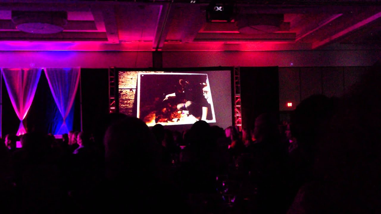 Shawnie Nix receives 2013 Hallmark Cards Leadership Award