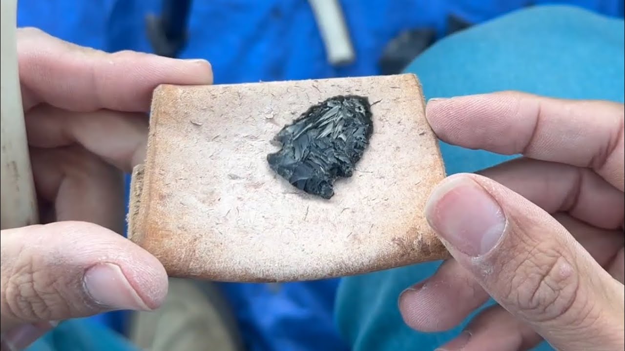 Flintknapping an Obsidian Arrowhead With Natural Tools