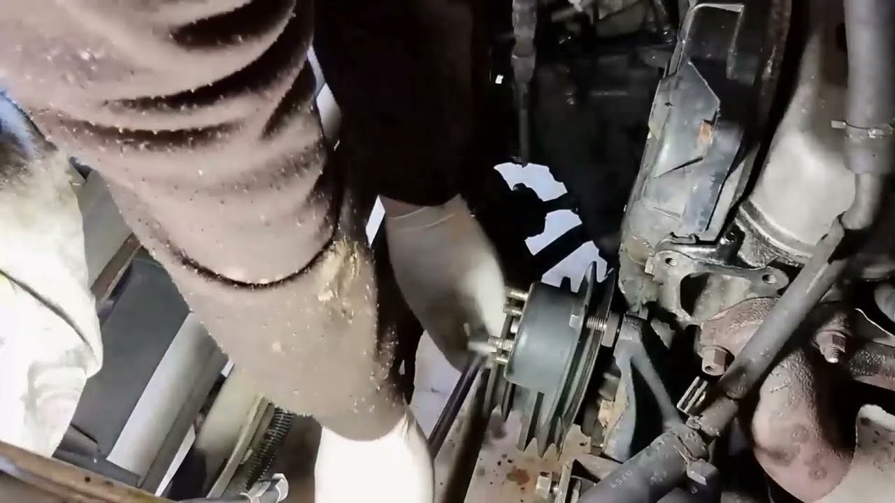 (Medium length) 1996 Holden Rodeo 2.6 water pump replace