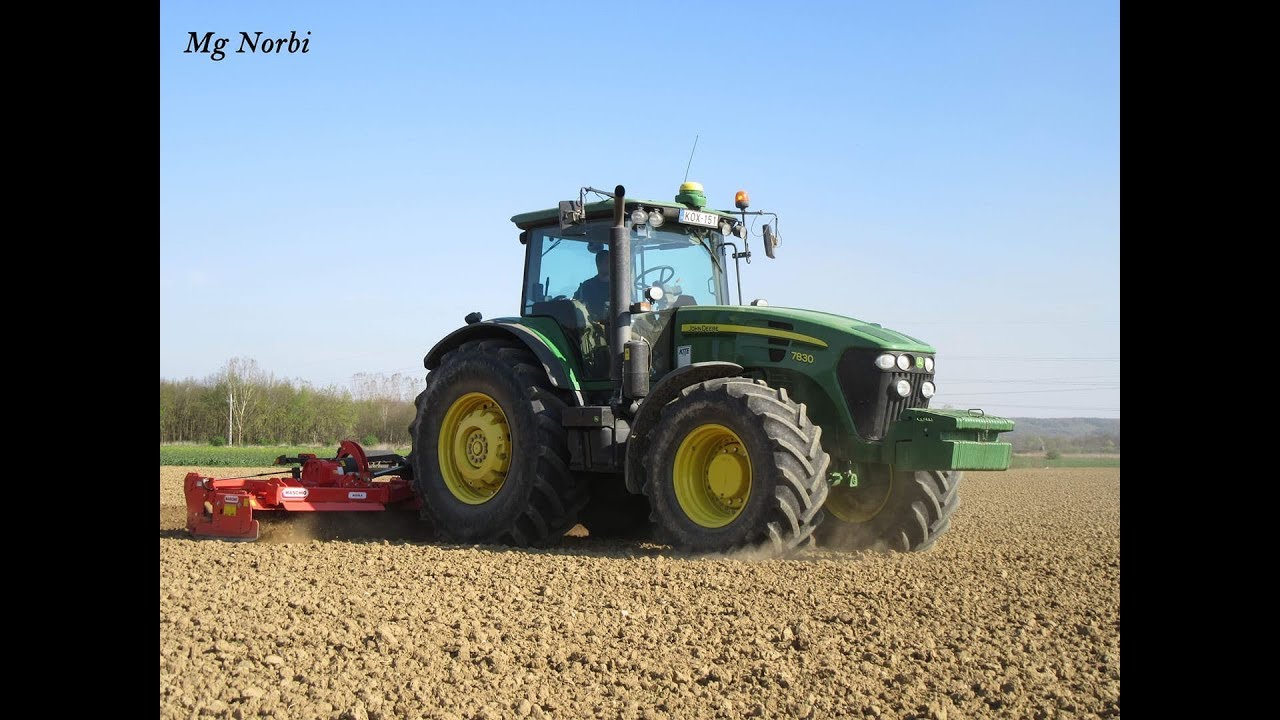 **John Deere 7830 & 8320** - 