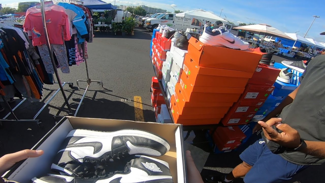THESE JORDANS WERE HIDING IN HIS TRUCK AT THE FLEA MARKET. $2 A JERSEY I CANT LOSE. 100K SUBSCRIBERS