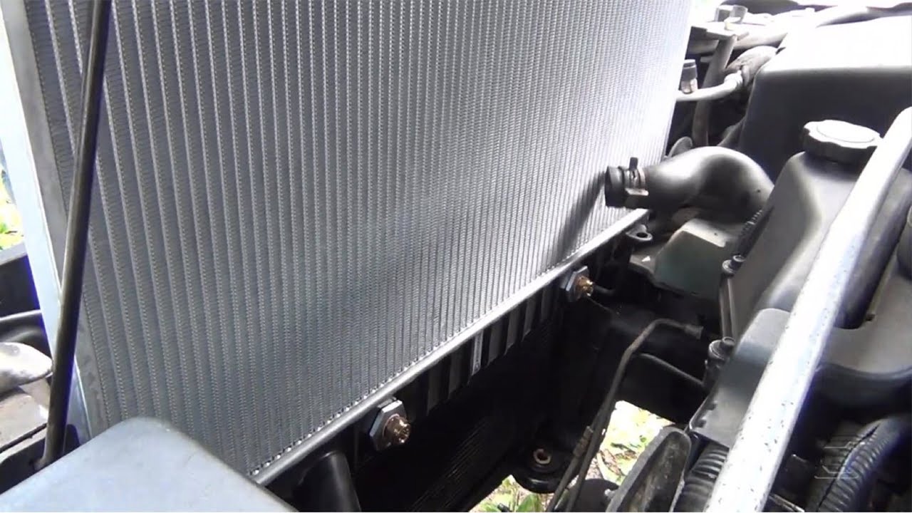 como reemplazar cambiar remover  el radiador 2003 2008 chevy trailblazer gmc evoy bravada saab 97x