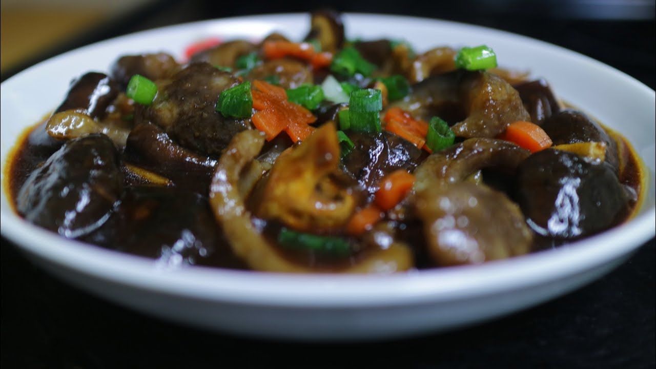 海参炖香菇！Stewed Sea Cucumber and Shiitake!