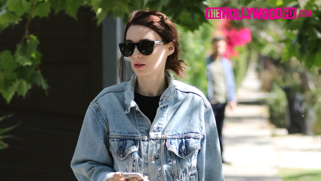 Rooney Mara Gets Lost In The Neighborhood While Trying To Find Her Friends House 6.16.16