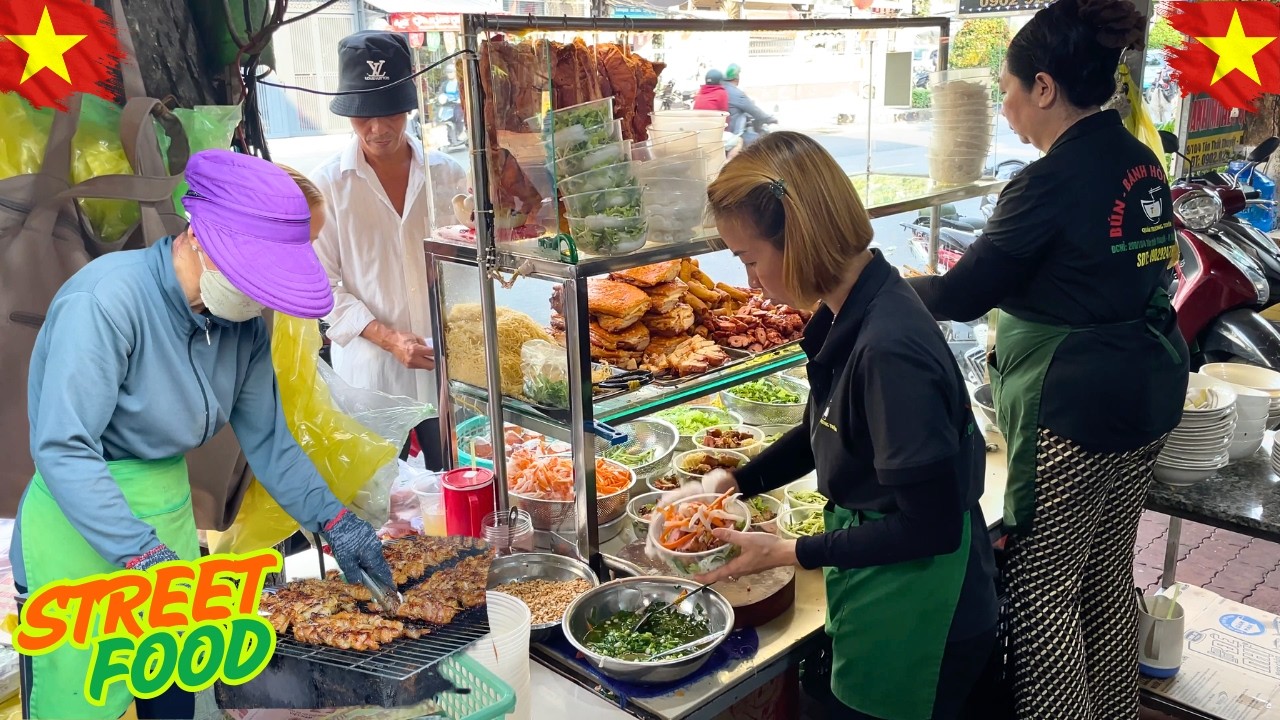 Have you tried this dish yet? This grilled pork noodle shop is run by beautiful Vietnamese girls