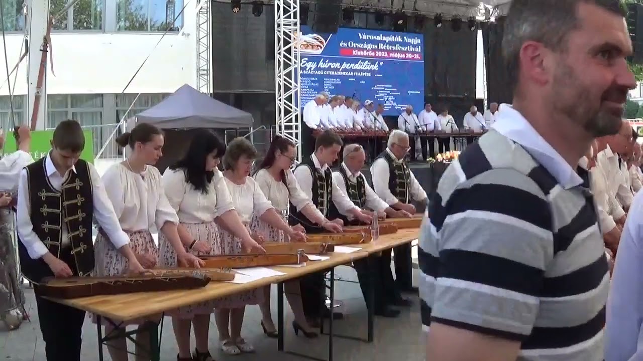 Egy Húron Pendülünk 123 fős citerazenekar