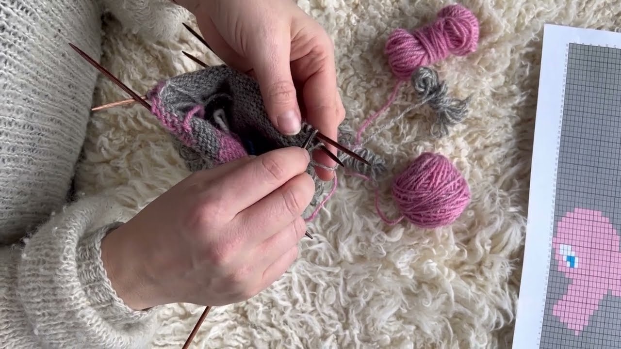 Intarsia suljettuna neuleena