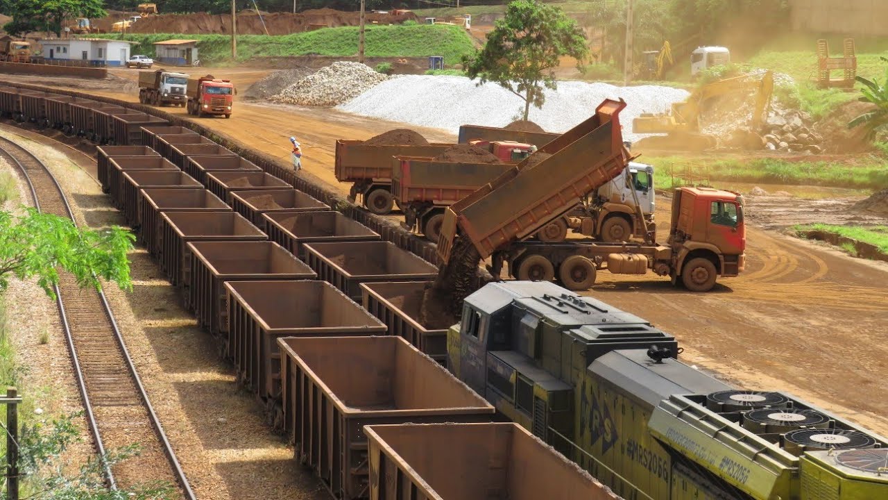 Uma nova dupla da Renovação se formou, AC44i + SD70LC + carregamento no Patio de Sarzedo Velho