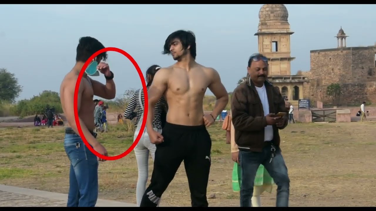 Indian Bodybuilder Goes Shirtless In Public | Gwalior fort | Sunny  Chaudhary