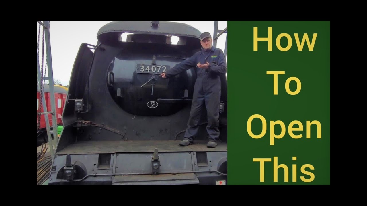 How to open the front of a steam Train engine Smokebox door 257 Squadron 34072 Southern Locomotives