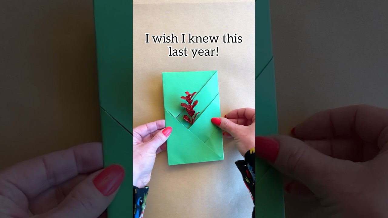 Easy DIY envelope, perfect for gifting cash this #holiday season. #giftideas #origami #christmas