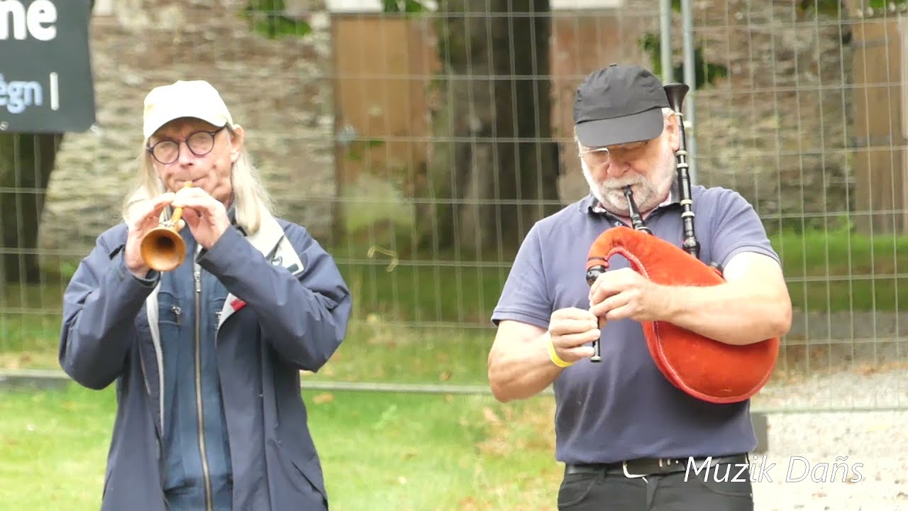 Marche sonnée par Michel Savidan (bombarde) et Daniel Launay (biniou) au championnat de Gourin 2021