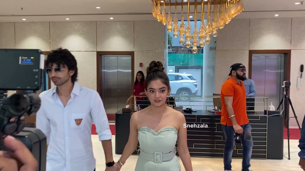 Anushka Sen And Himansh Kohli Hand In Hand moment snapped during song promotion #anushkasen