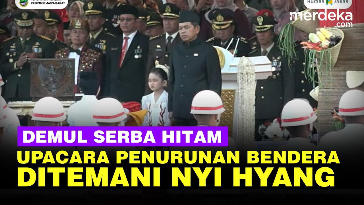 Momen Demul Serba Hitam di Upacara Penurunan Bendera, Cium Sang Saka Merah Putih
