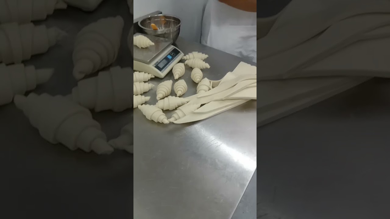 cara menggulung Croissant 🥐#subscribe #shortvideo #short#shorts #pastry#bakery #baker